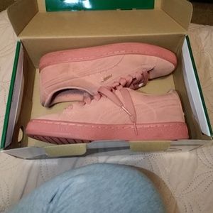 Pink suede pumas